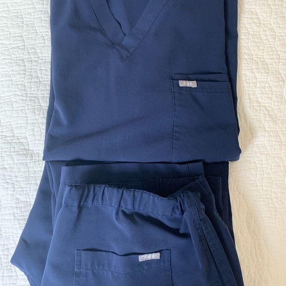 FIGS brand scrub sets - Picture 5 of 7